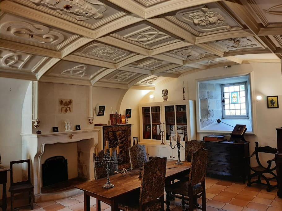 Chateau De Mornay Saint-Pierre-de-l'Isle 外观 照片