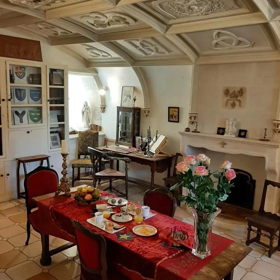 Chateau De Mornay Saint-Pierre-de-l'Isle 外观 照片